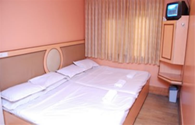 Hotel Maneck standard four bedded room 