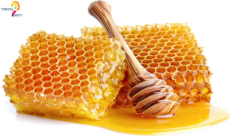 Shopping honey in Ooty